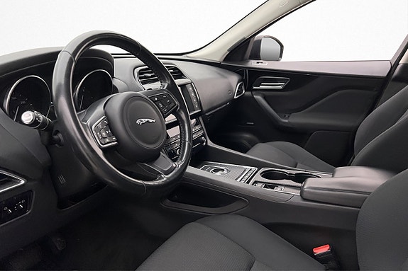 Jaguar F-PACE 12 of 27