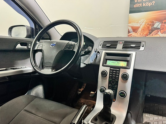 Volvo V50 2 of 17
