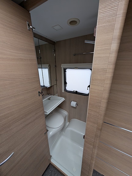 Adria Adora 593 UK 7 of 12
