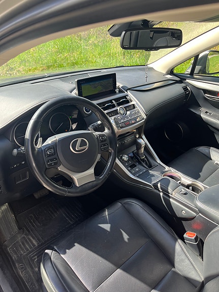 Lexus NX300h 3 of 13