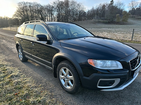 Volvo XC70 2 of 8