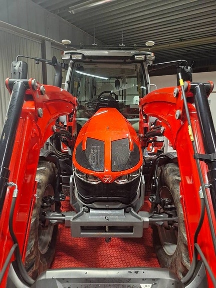 Massey Ferguson 5S.145