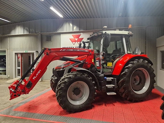 Massey Ferguson 5S.145 2 of 5