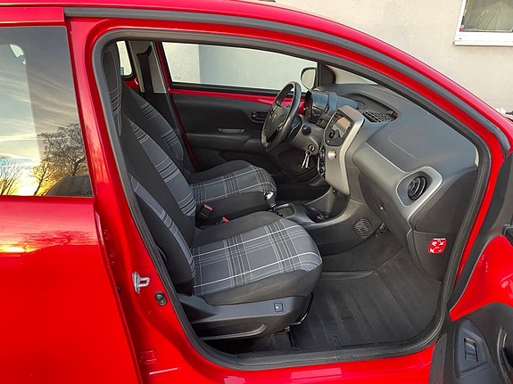 Peugeot 108 7 of 13