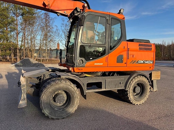 Doosan DX 140 W