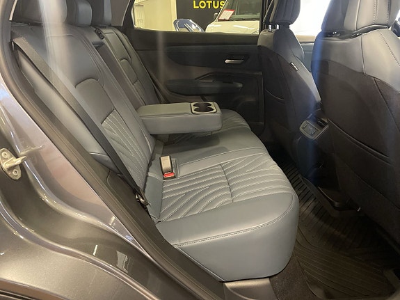 Nissan Ariya 8 of 13