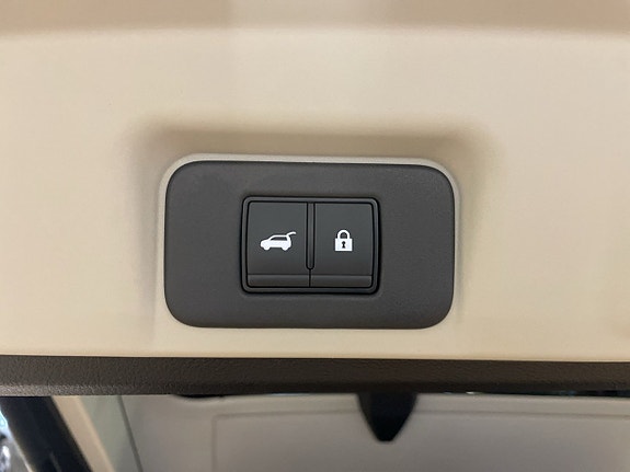 Nissan Ariya 10 of 13