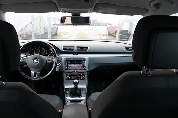 Volkswagen Passat 9 of 9