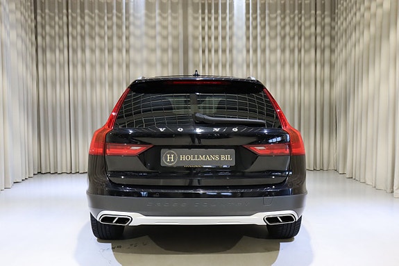 Volvo V90 Cross Country 8 of 27