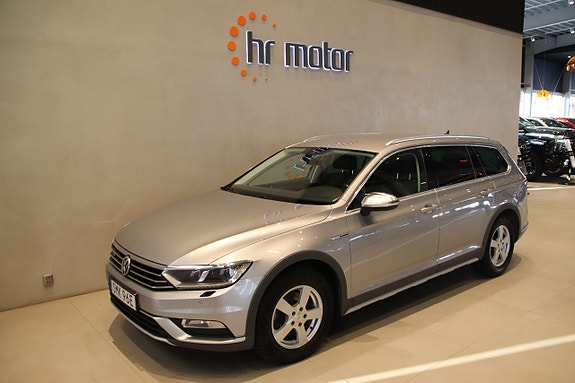 Volkswagen Passat Alltrack 2 of 5