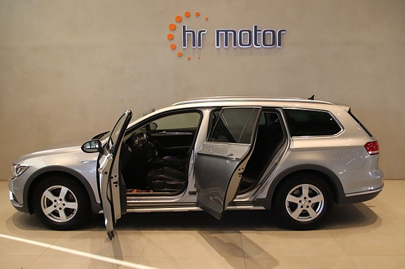 Volkswagen Passat Alltrack 4 of 5