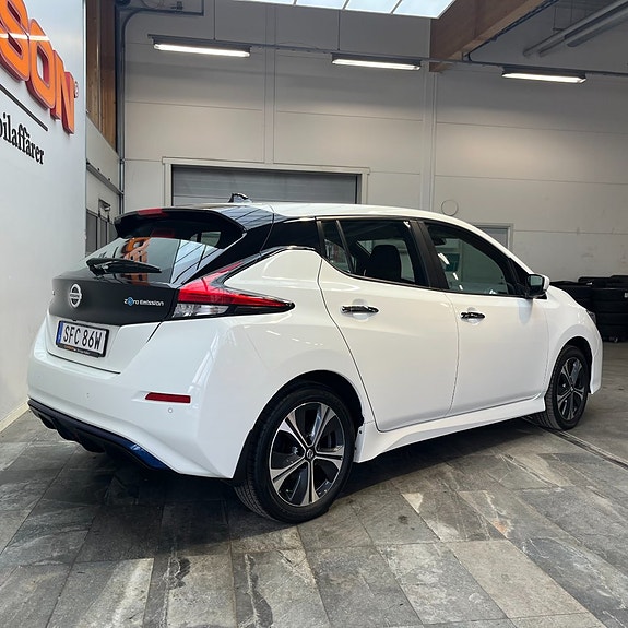 Nissan Leaf 4 of 5
