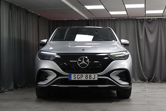 Mercedes-Benz EQE SUV 3 of 5