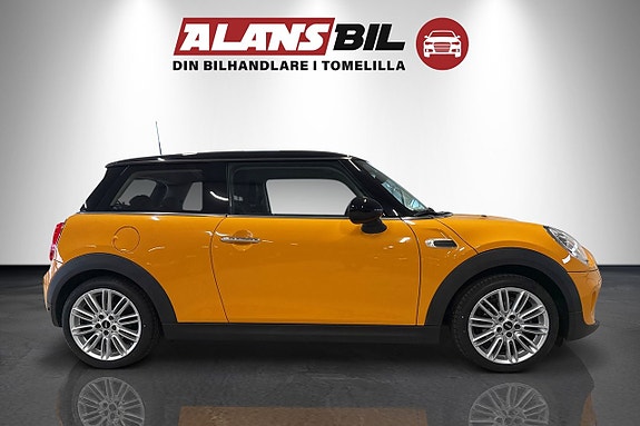 MINI Cooper 2 of 5