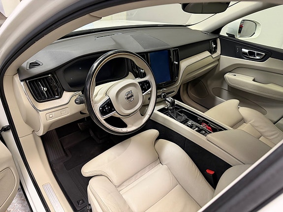 Volvo XC60 5 of 9