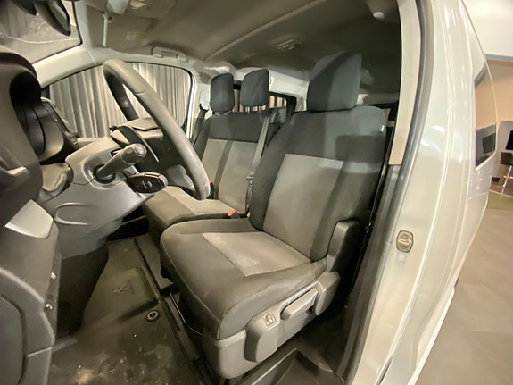 Peugeot Traveller 6 of 30
