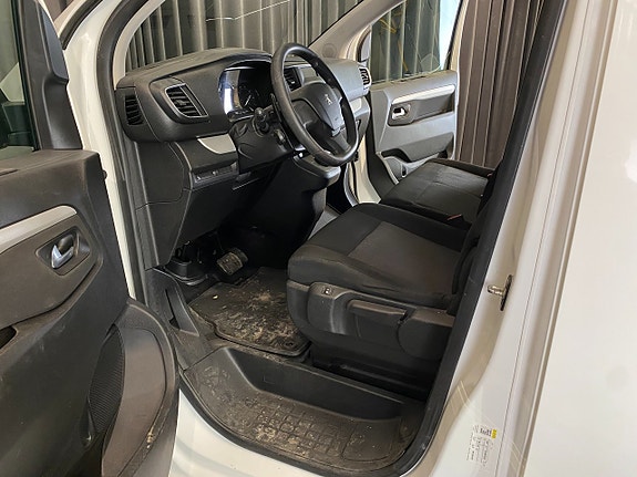 Peugeot Traveller 11 of 30