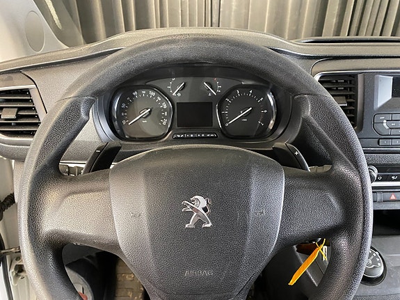 Peugeot Traveller 23 of 30