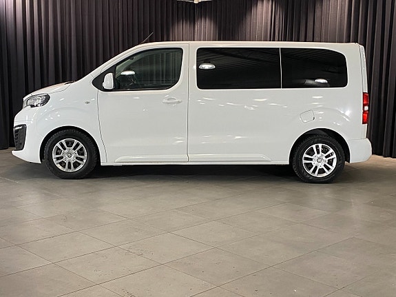 Peugeot Traveller 3 of 30