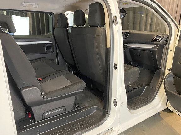 Peugeot Traveller 15 of 30