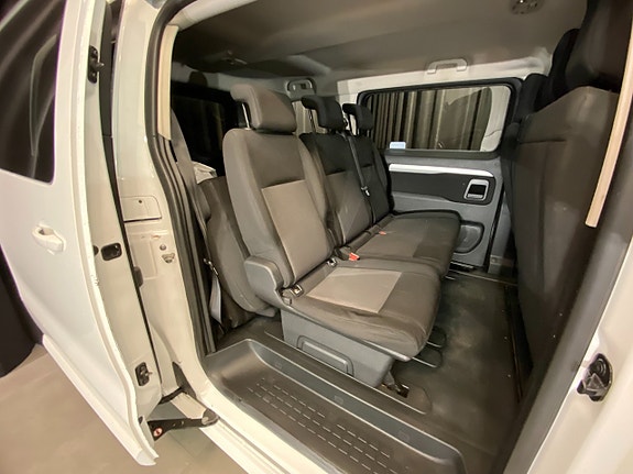 Peugeot Traveller 9 of 30