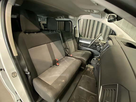 Peugeot Traveller 8 of 30