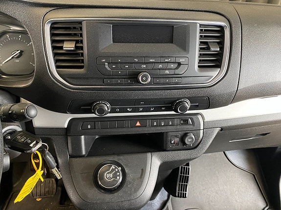 Peugeot Traveller 24 of 30