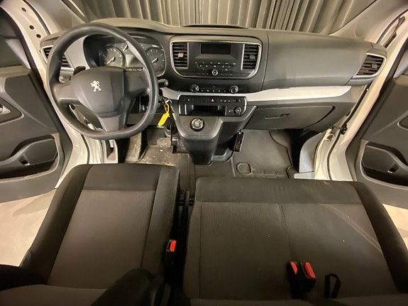 Peugeot Traveller 19 of 30