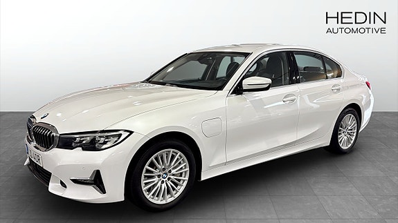 BMW 330e
