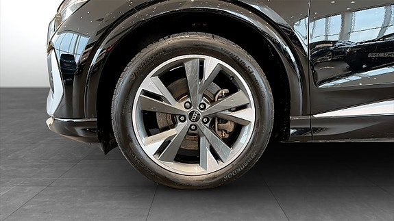 Audi Q4 e-tron 6 of 14