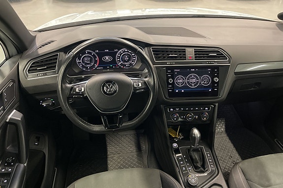 Volkswagen Tiguan 13 of 16