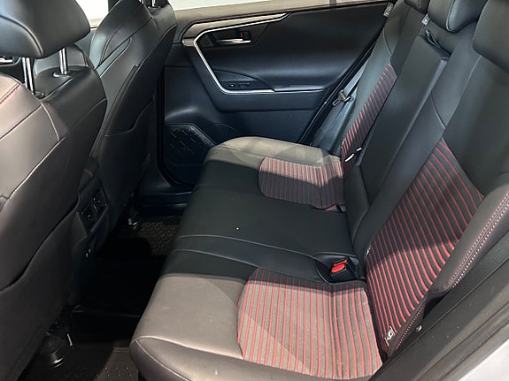 Toyota RAV4 6 of 6