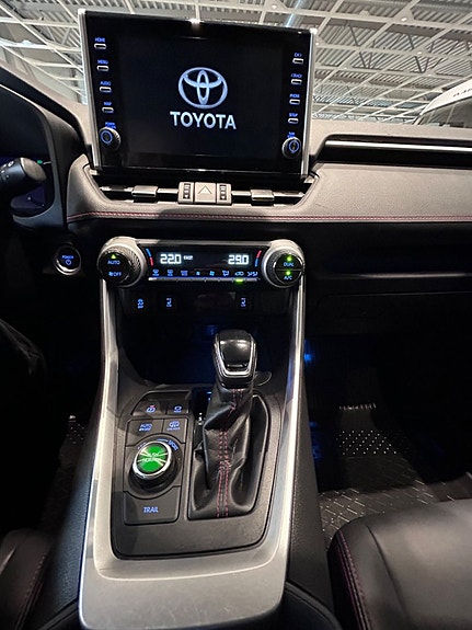 Toyota RAV4 4 of 6