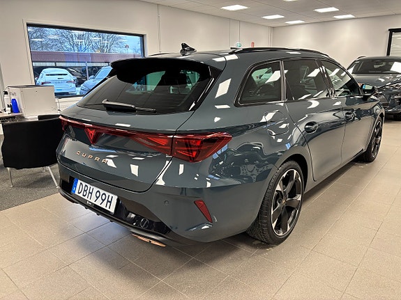 Cupra Leon 2 of 4
