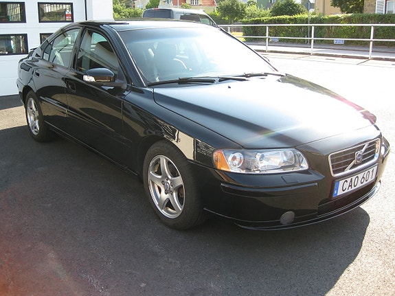 Volvo S60 2 of 5