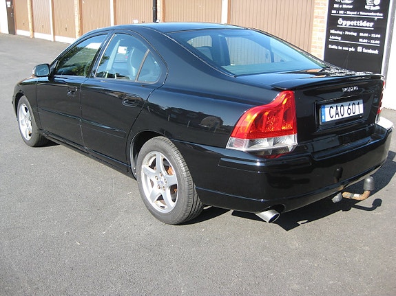Volvo S60 4 of 5