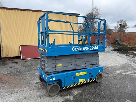 Genie GS-3246 Saxlift – 11,8 m arbetshöjd – Nybesiktigad