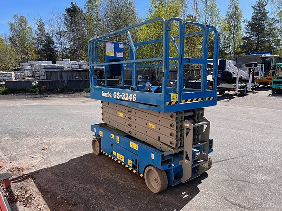 GENIE GS-3246 Saxlift – 11,8 m – Batteridriven –Nybesiktigad 2 of 5