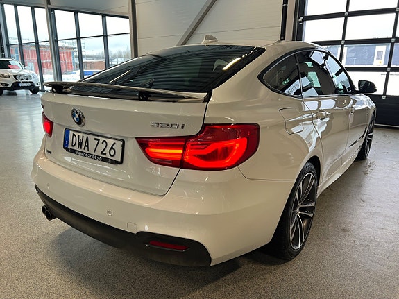 BMW 320 3 of 5