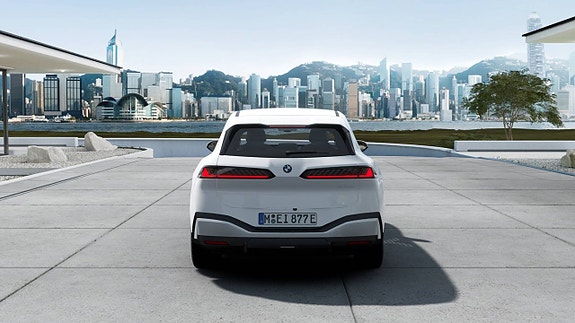 BMW iX3 3 of 5