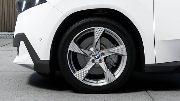 BMW iX3 4 of 5
