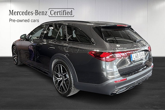 Mercedes-Benz E300 de 3 of 12