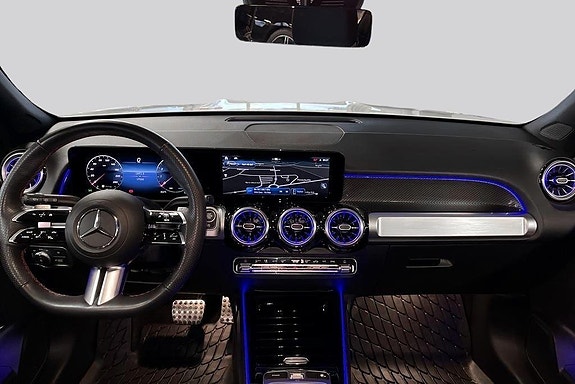 Mercedes-Benz GLB200 7 of 18