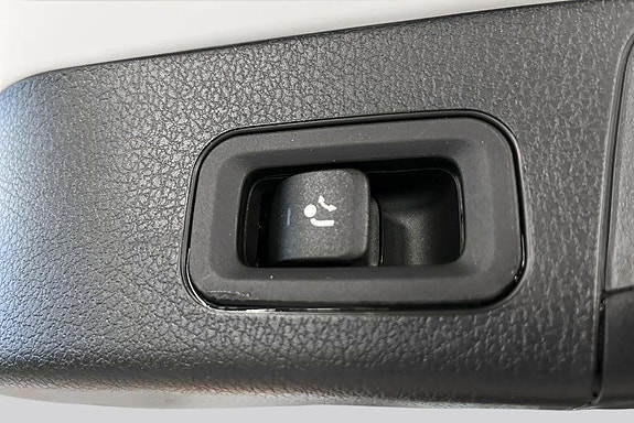 Mercedes-Benz GLB200 16 of 18