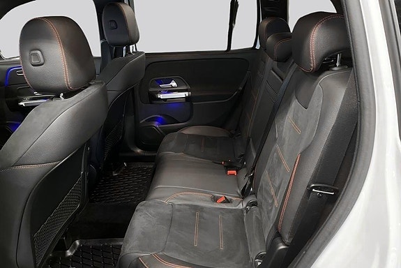 Mercedes-Benz GLB200 9 of 18