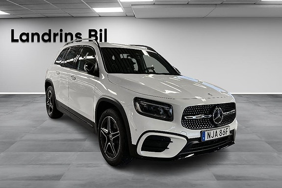 Mercedes-Benz GLB200 3 of 5