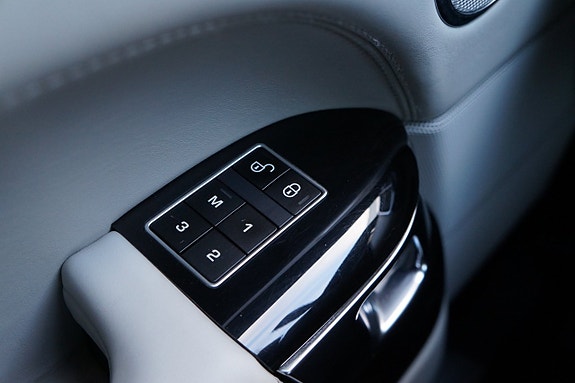 Land Rover Range Rover 19 of 25