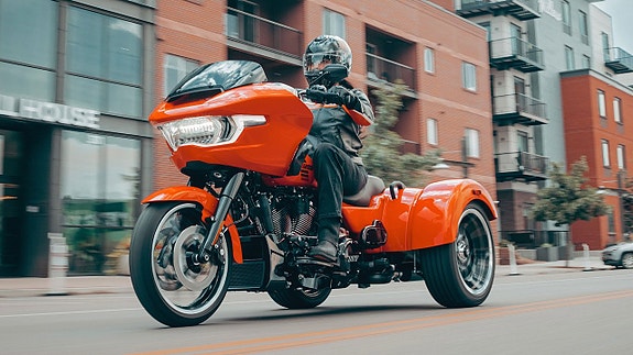 Harley-Davidson Road Glide 3 2 of 18