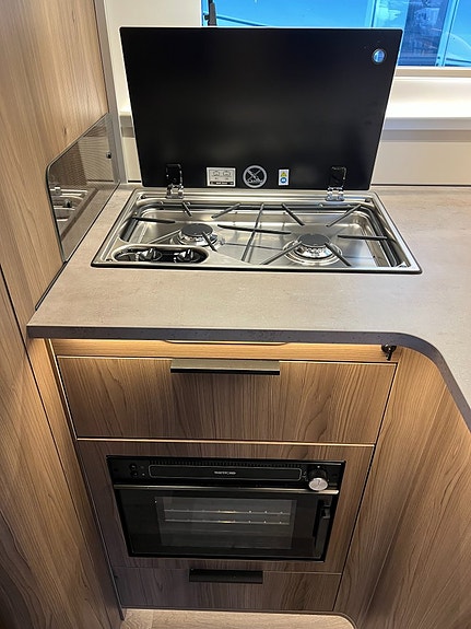Kabe TM ROYAL X 810 /  780 LQB * 5:e bältesplats * 170 hk * Alde * RÄNTEKAMPANJ 3.95% Månadskostnad 7.874:- 13 of 21