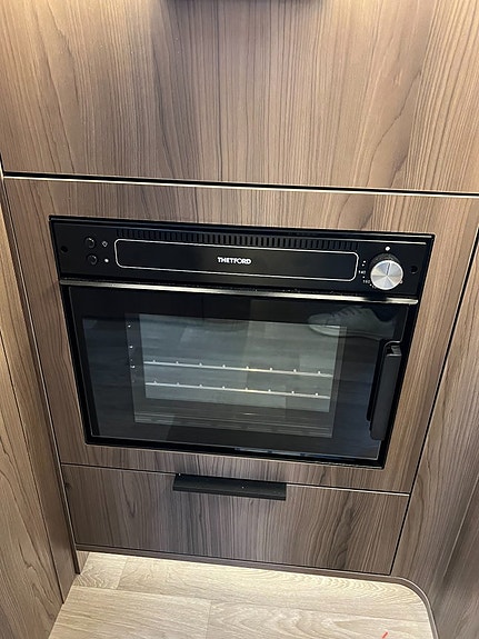 Kabe TM ROYAL X 810 /  780 LQB * 5:e bältesplats * 170 hk * Alde * RÄNTEKAMPANJ 3.95% Månadskostnad 7.874:- 14 of 21